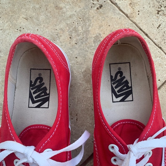 Red Van Authentic - Picture 4 of 11